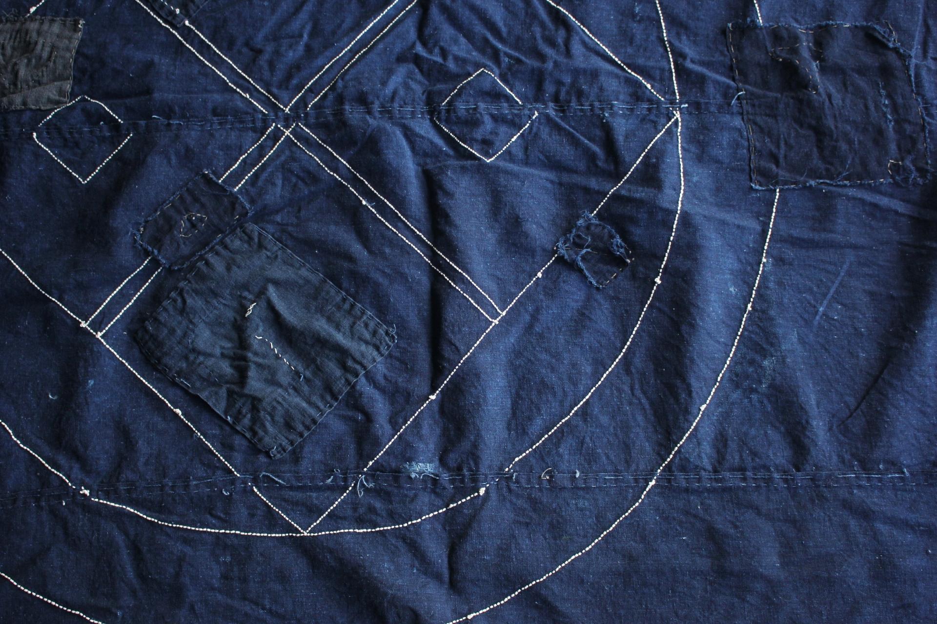 BORO7 Antiquités japonaises Ancienne tapisserie brodée en tissu teint à l'indigo en vente 9