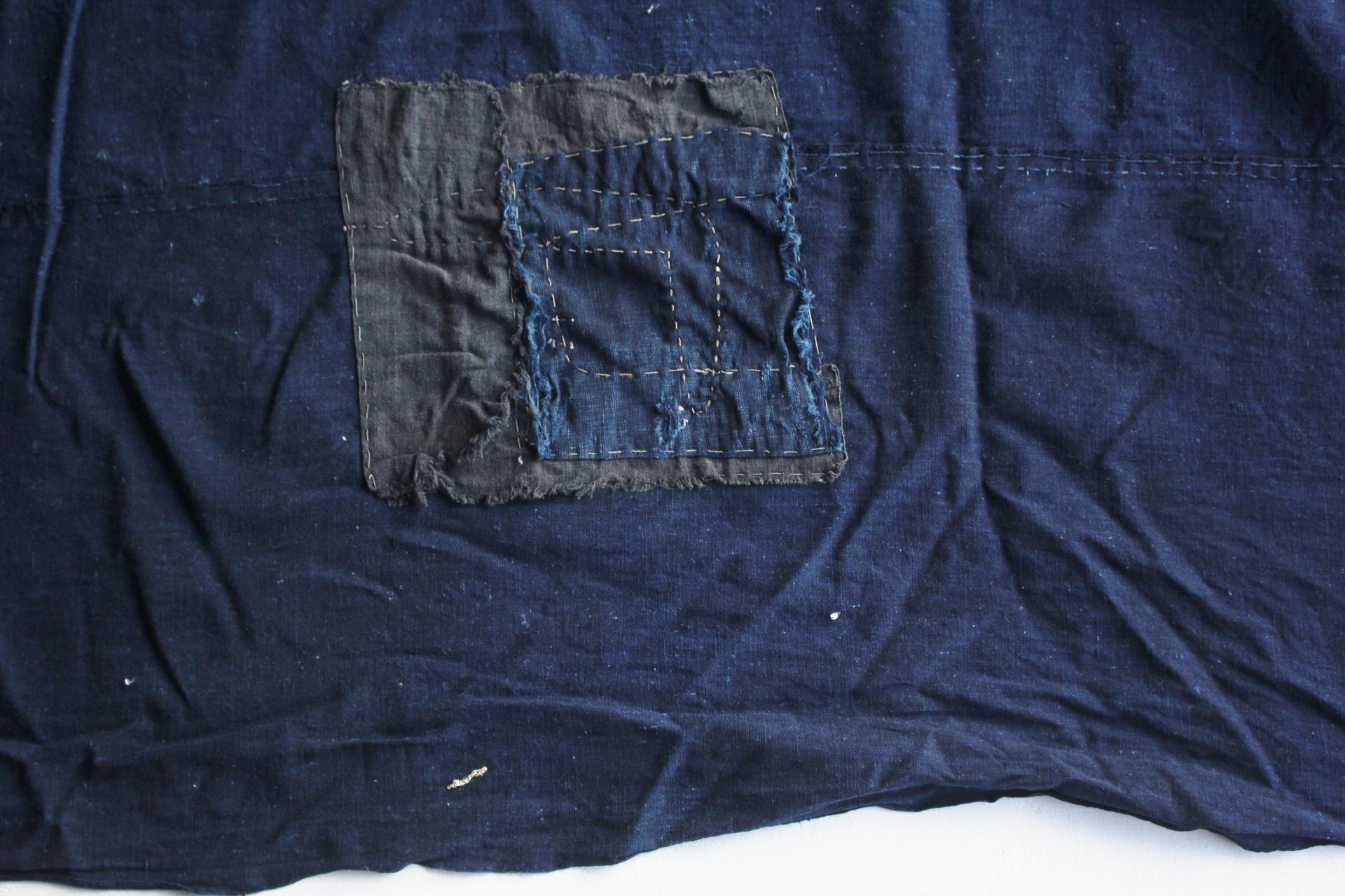 BORO7 Antiquités japonaises Ancienne tapisserie brodée en tissu teint à l'indigo en vente 12