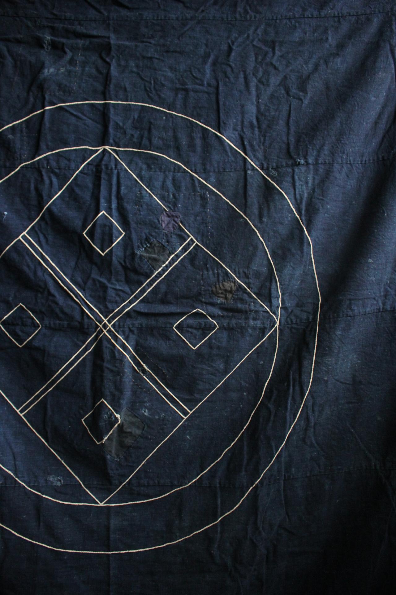 Tissage BORO7 Antiquités japonaises Ancienne tapisserie brodée en tissu teint à l'indigo en vente