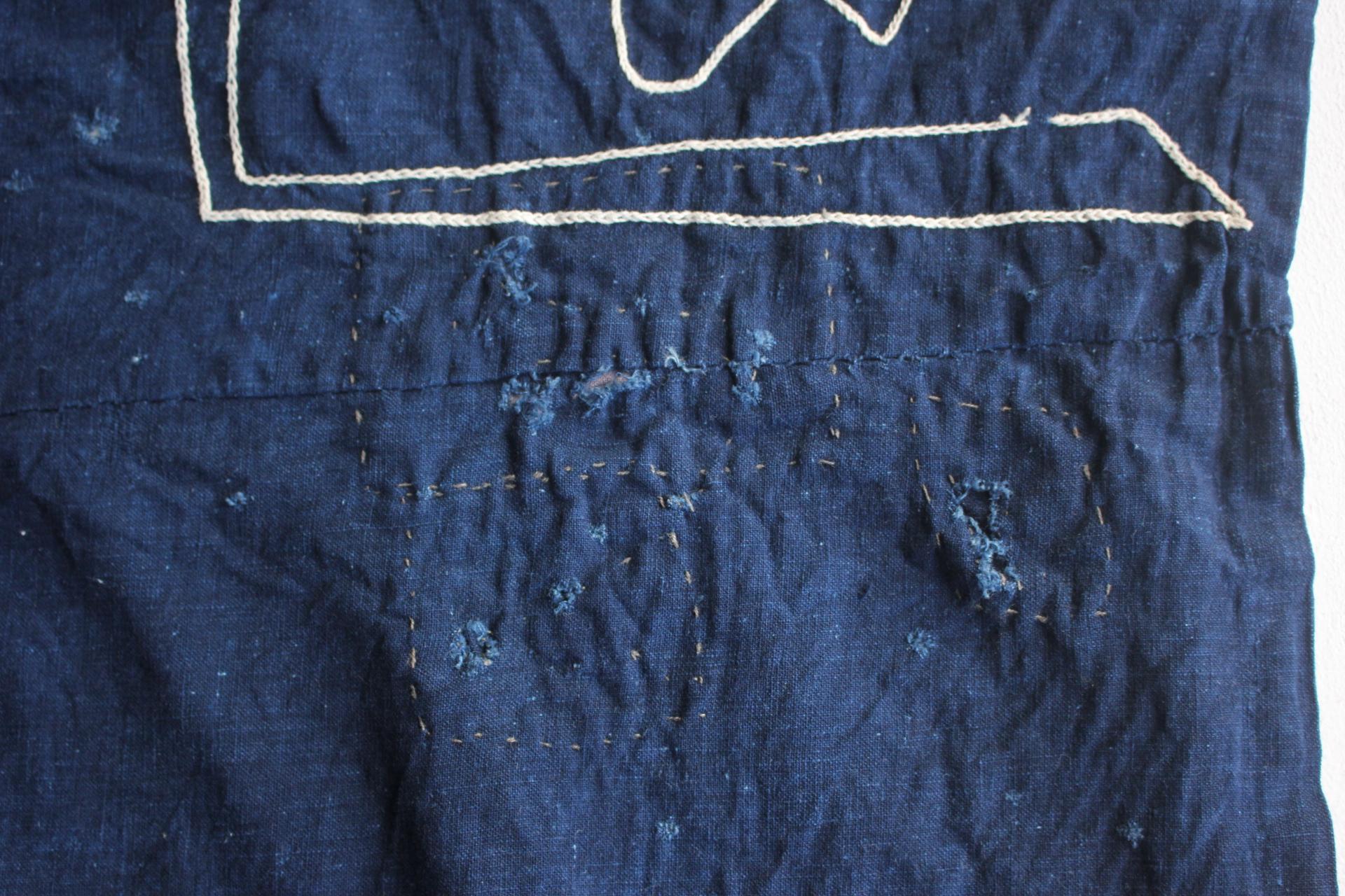 BORO7 Antiquités japonaises Ancienne tapisserie brodée en tissu teint à l'indigo en vente 2