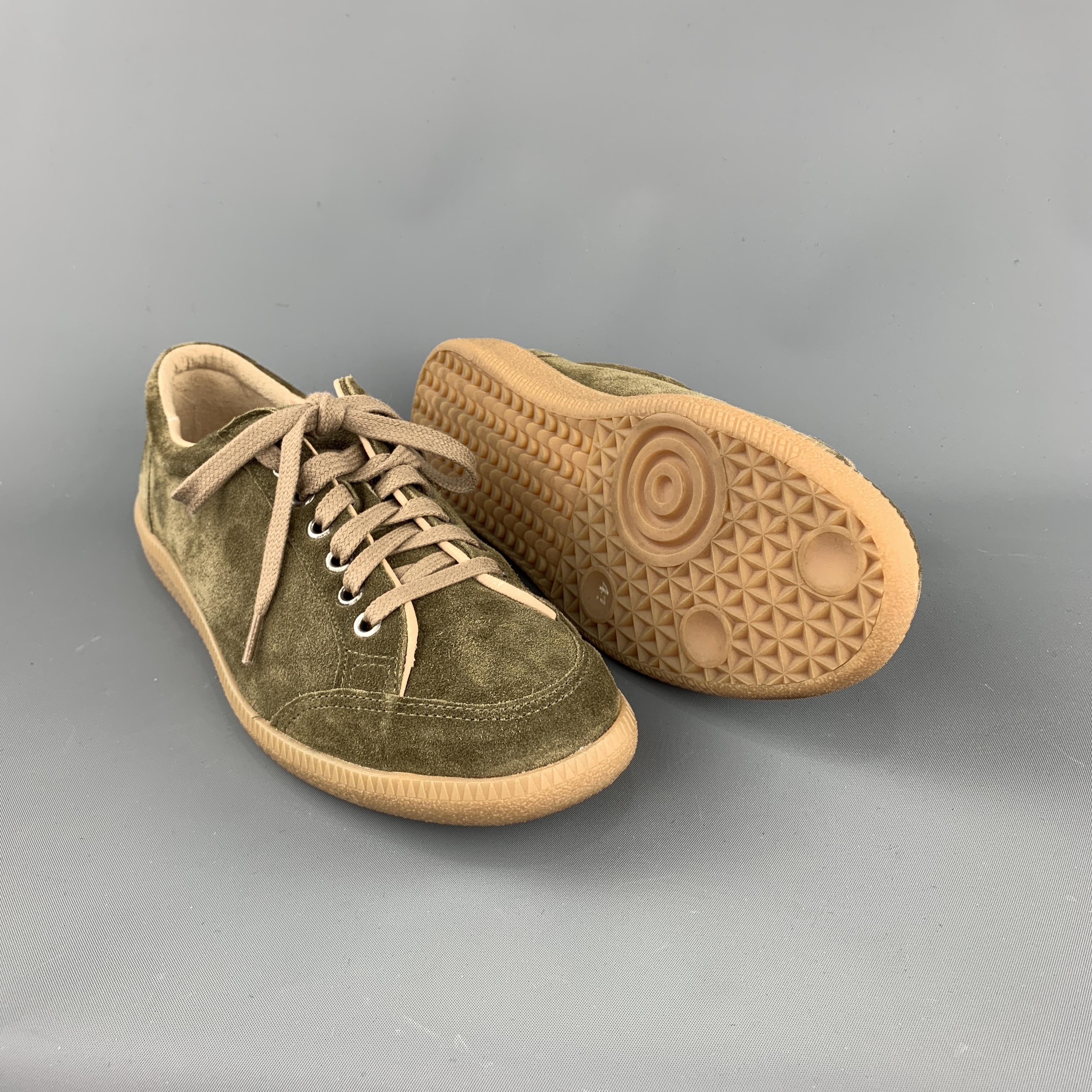 BORRELLI sneaker comes in a olive suede featuring a lace up style and rubber sole. Made in Italy.
 
Excellent Pre-Owned Condition.
Marked: 41
 
Outsole: 11.25 in. x 4 in.