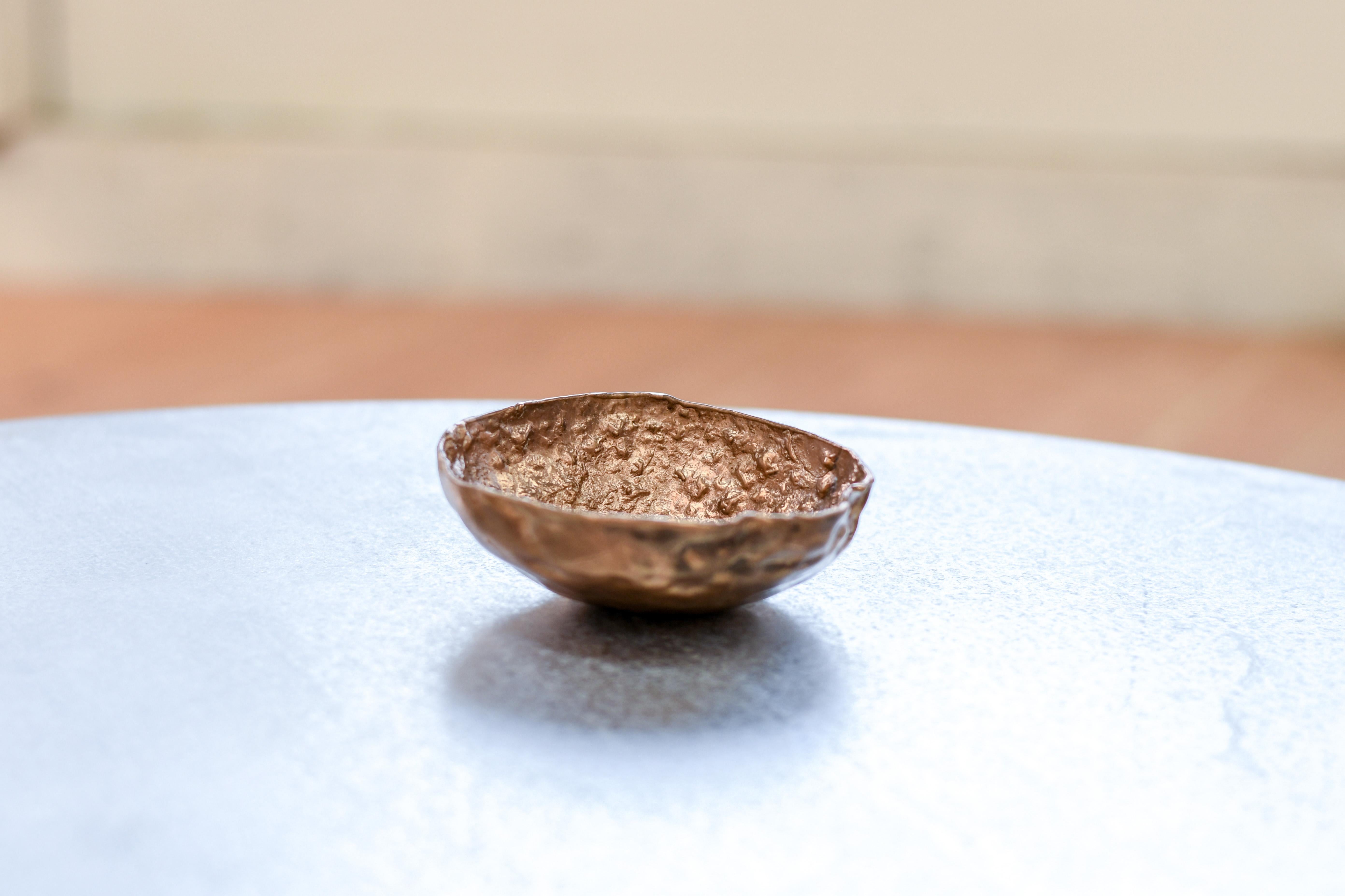 Moderno Borrowed Form #6, vaso in bronzo siliconico fuso in vendita