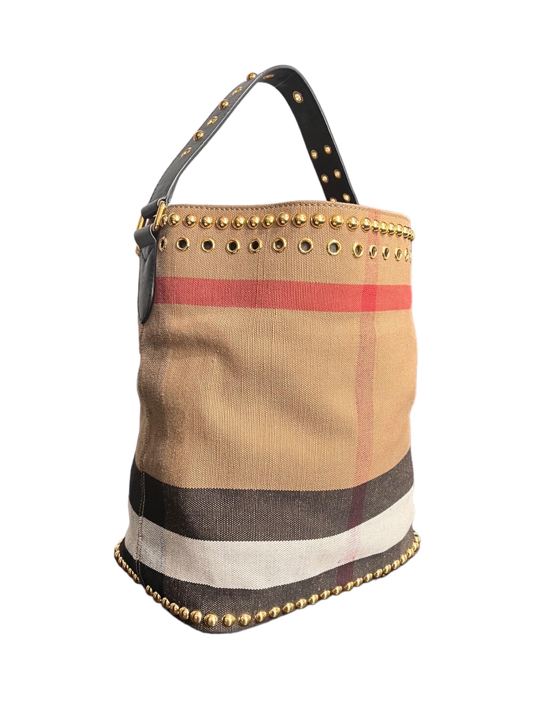 Borsa a Mano Burberry Bucket Ashby bag In Good Condition For Sale In Torre Del Greco, IT
