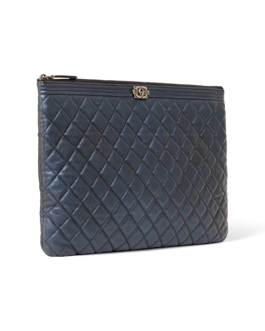 Borsa A Mano Chanel Clutch Boy Timeless Blu For Sale at 1stDibs