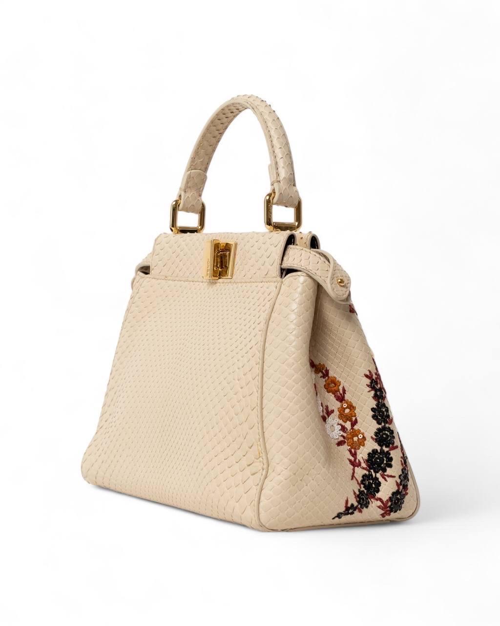 Borsa a ManoFendi Peekaboo Mini con Ricamo For Sale 1