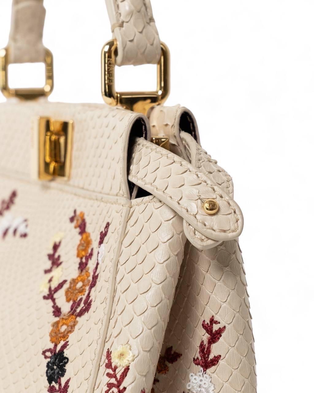 Borsa a ManoFendi Peekaboo Mini con Ricamo For Sale 2