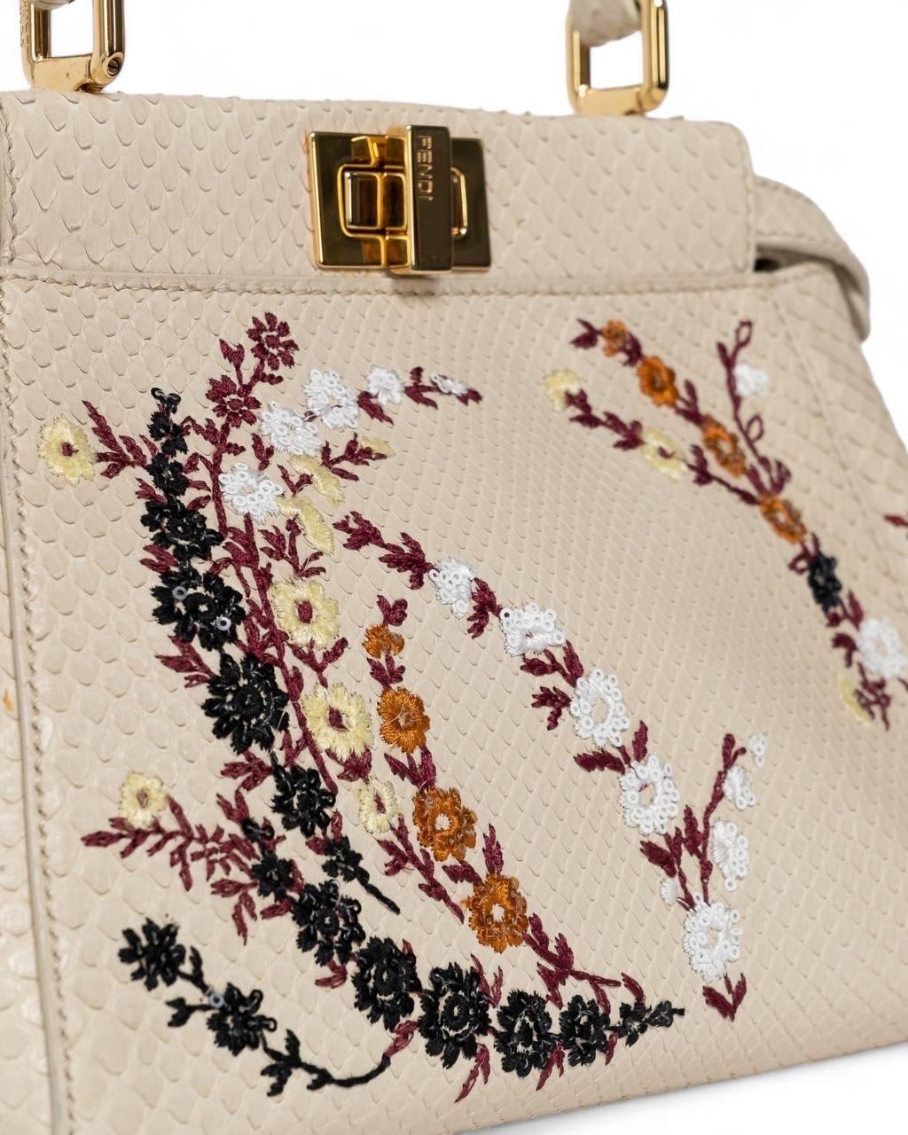 Borsa a ManoFendi Peekaboo Mini con Ricamo For Sale 3