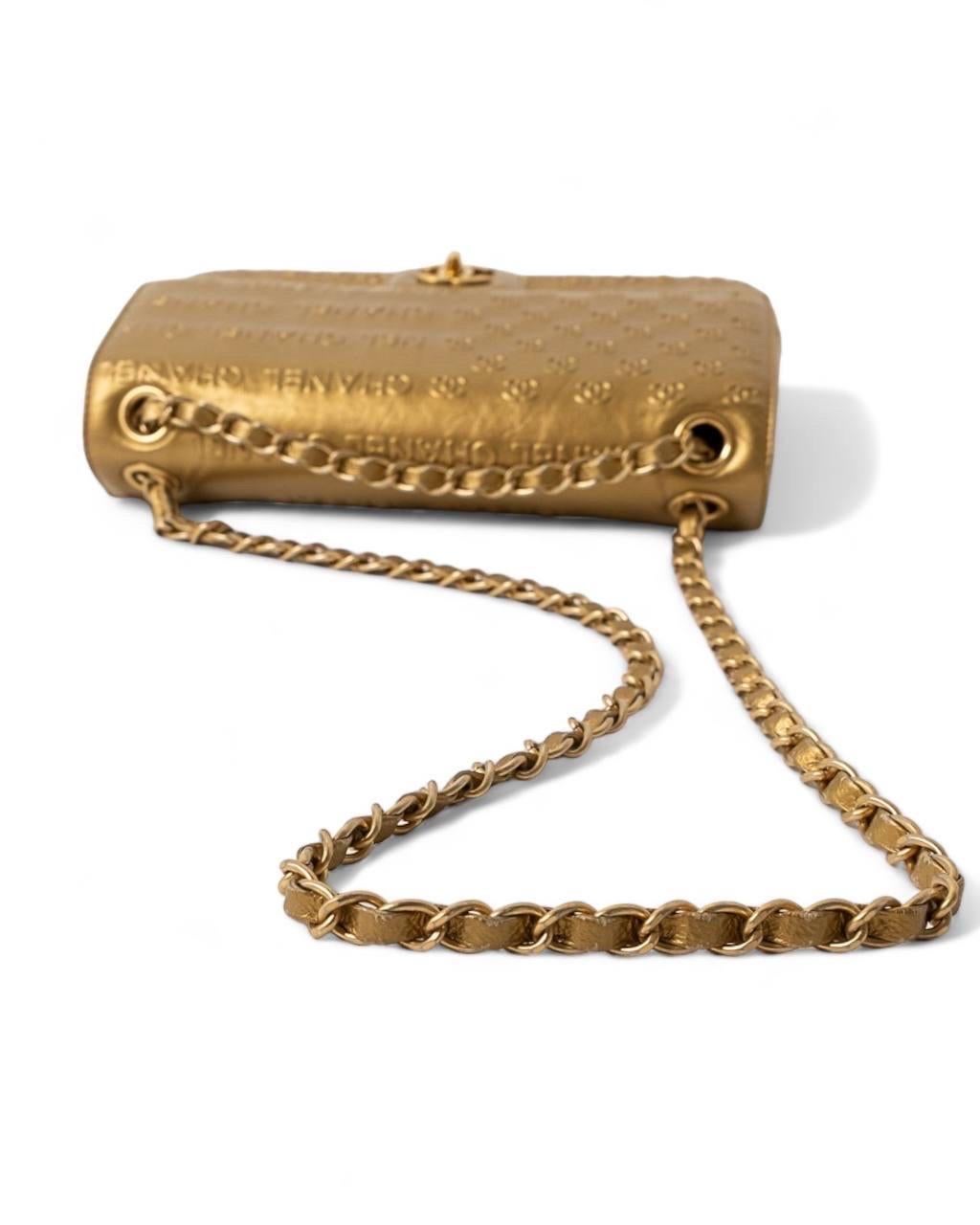 Borsa a spalla Chanel 2.55 Signature CC Paris-Dallas Oro en vente 11