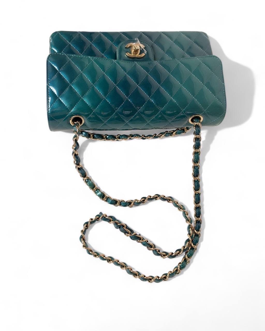 Borsa a Spalla Chanel 2.55 Timeless Vernice Blu Verde en venta 5
