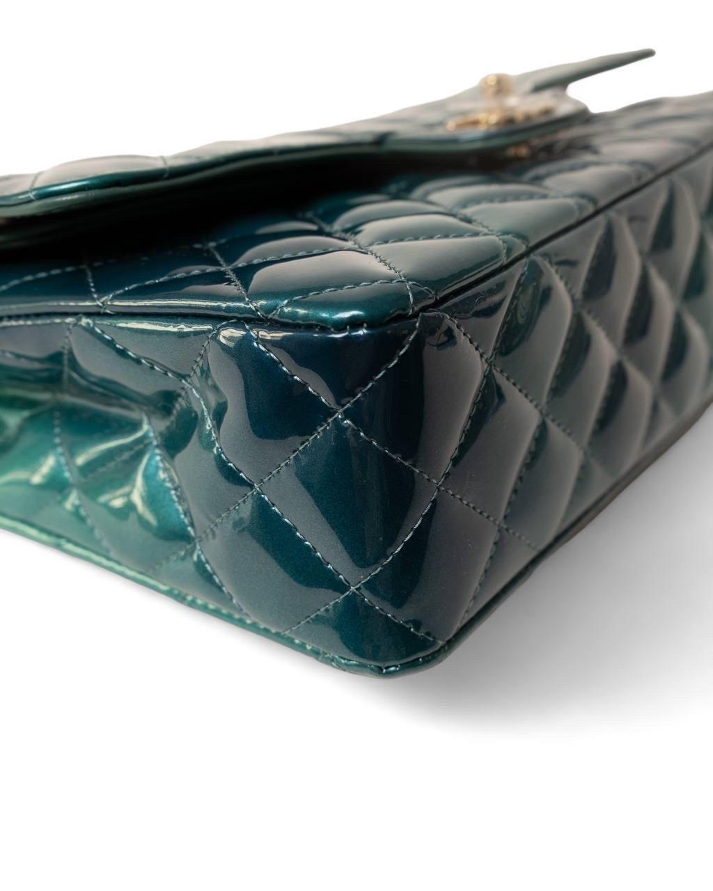 Borsa a Spalla Chanel 2.55 Timeless Vernice Blu Verde en venta 7