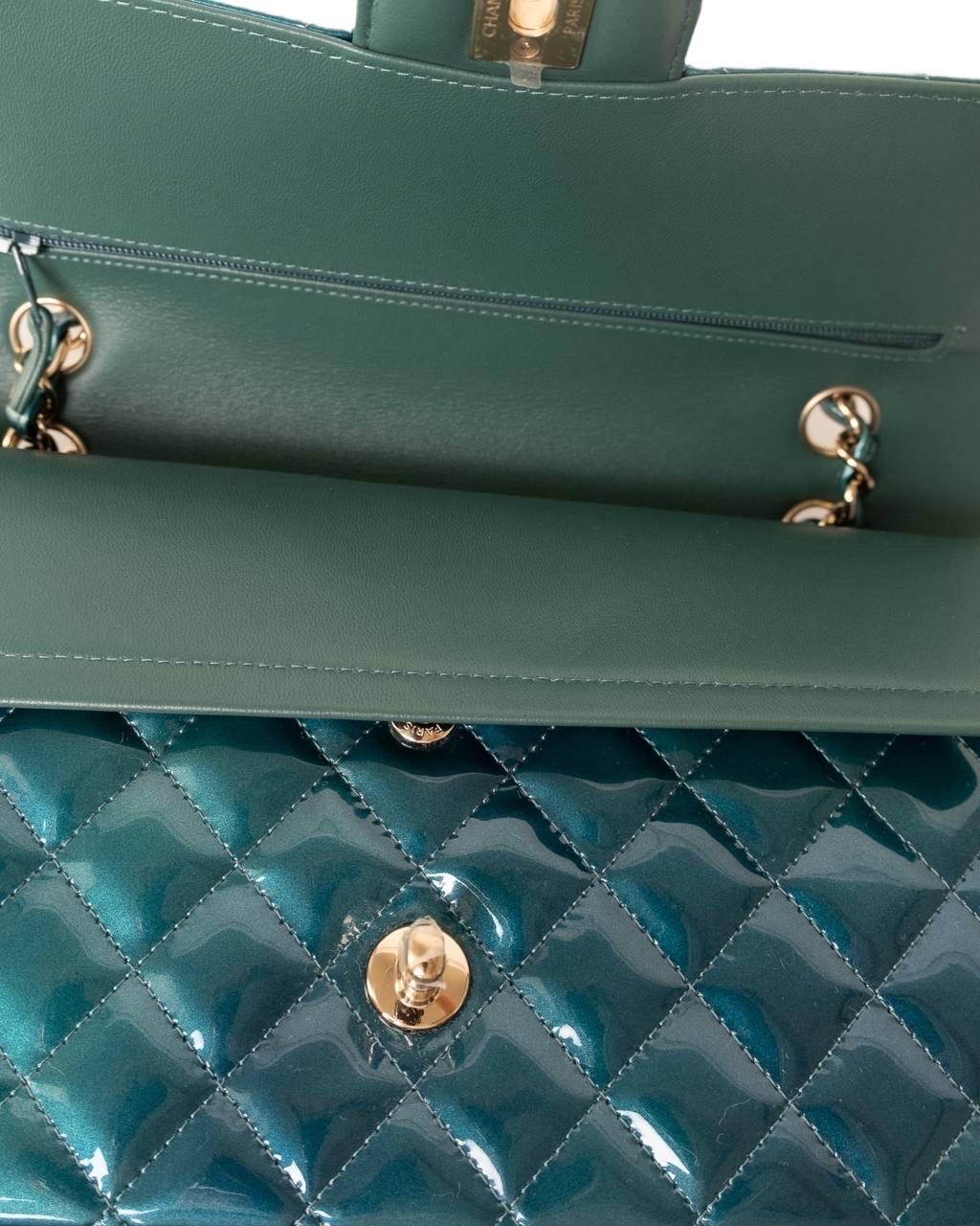 Borsa a Spalla Chanel 2.55 Timeless Vernice Blu Verde en venta 9