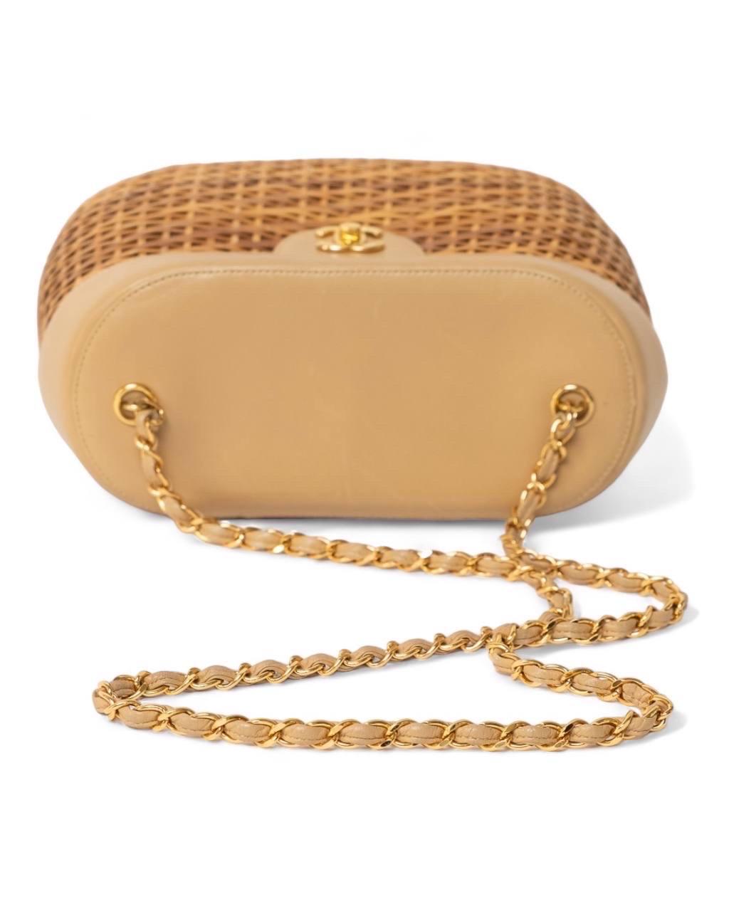 Borsa a spalla Chanel Basket Bag Vimini CC Beige For Sale 12