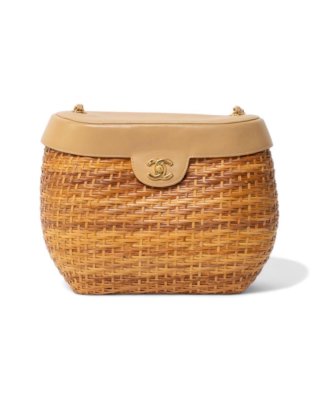 Borsa a spalla Chanel Basket Bag Vimini CC Beige In Good Condition For Sale In Torre Del Greco, IT