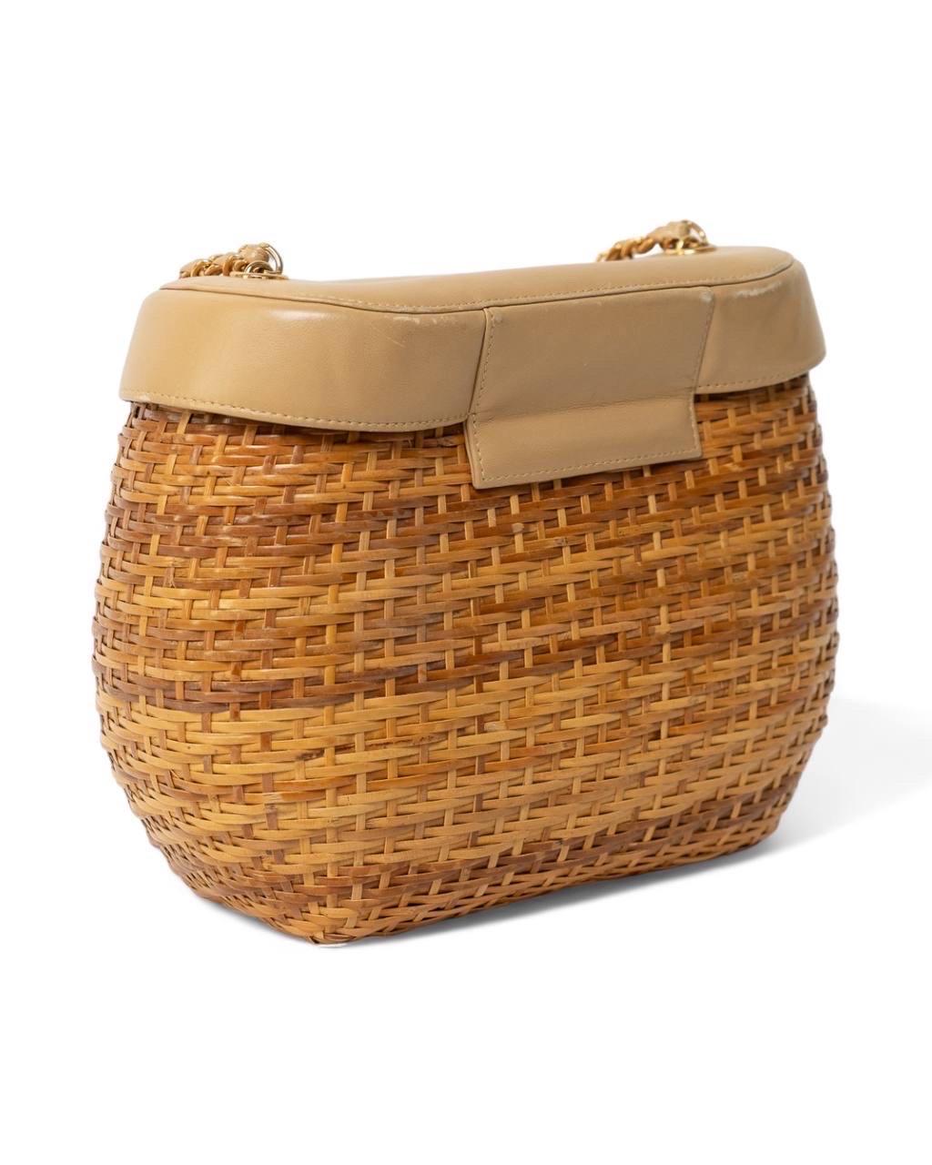 Borsa a spalla Chanel Basket Bag Vimini CC Beige For Sale 2