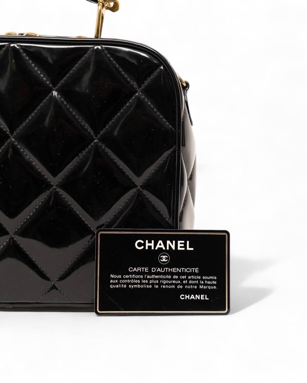 Black Borsa a spalla Chanel Cube Vintage Vernice Nero For Sale