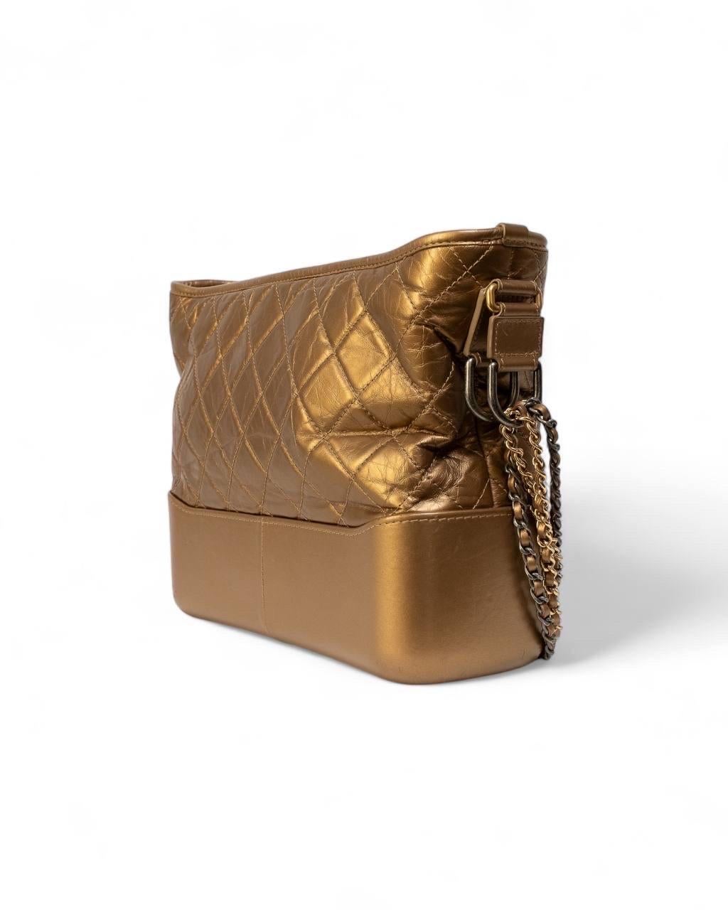 Borsa a spalla Chanel Gabrielle Medium Oro en vente 2