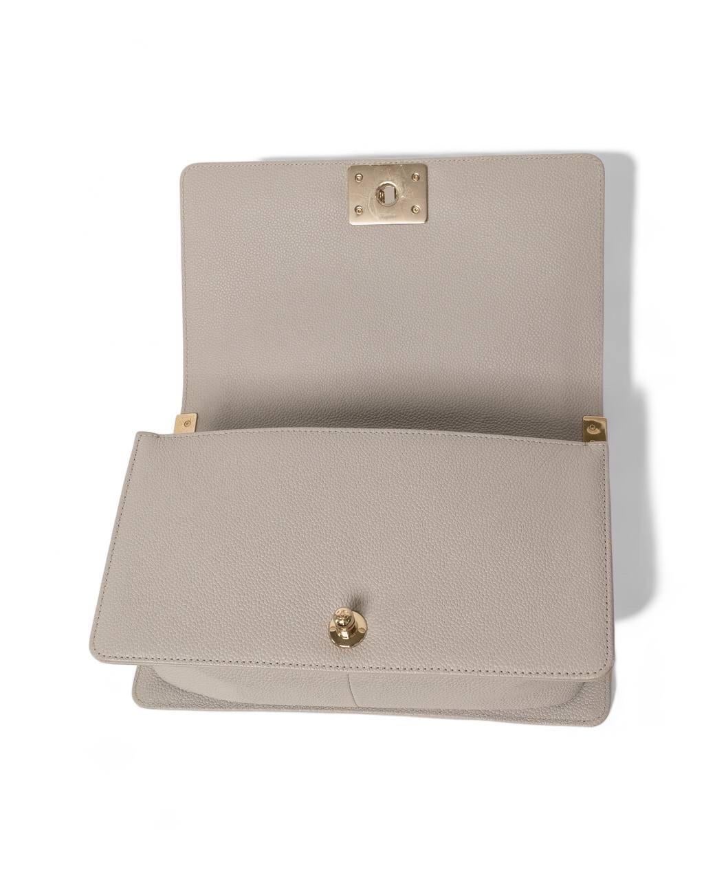 Borsa A Spalla E A Tracolla Chanel Boy Medium Caviar Grigia in vendita 7