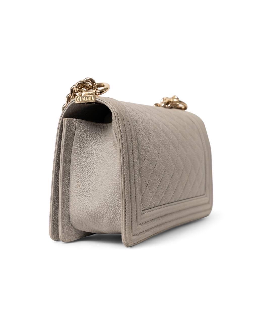 Borsa A Spalla E A Tracolla Chanel Boy Medium Caviar Grigia in vendita 2