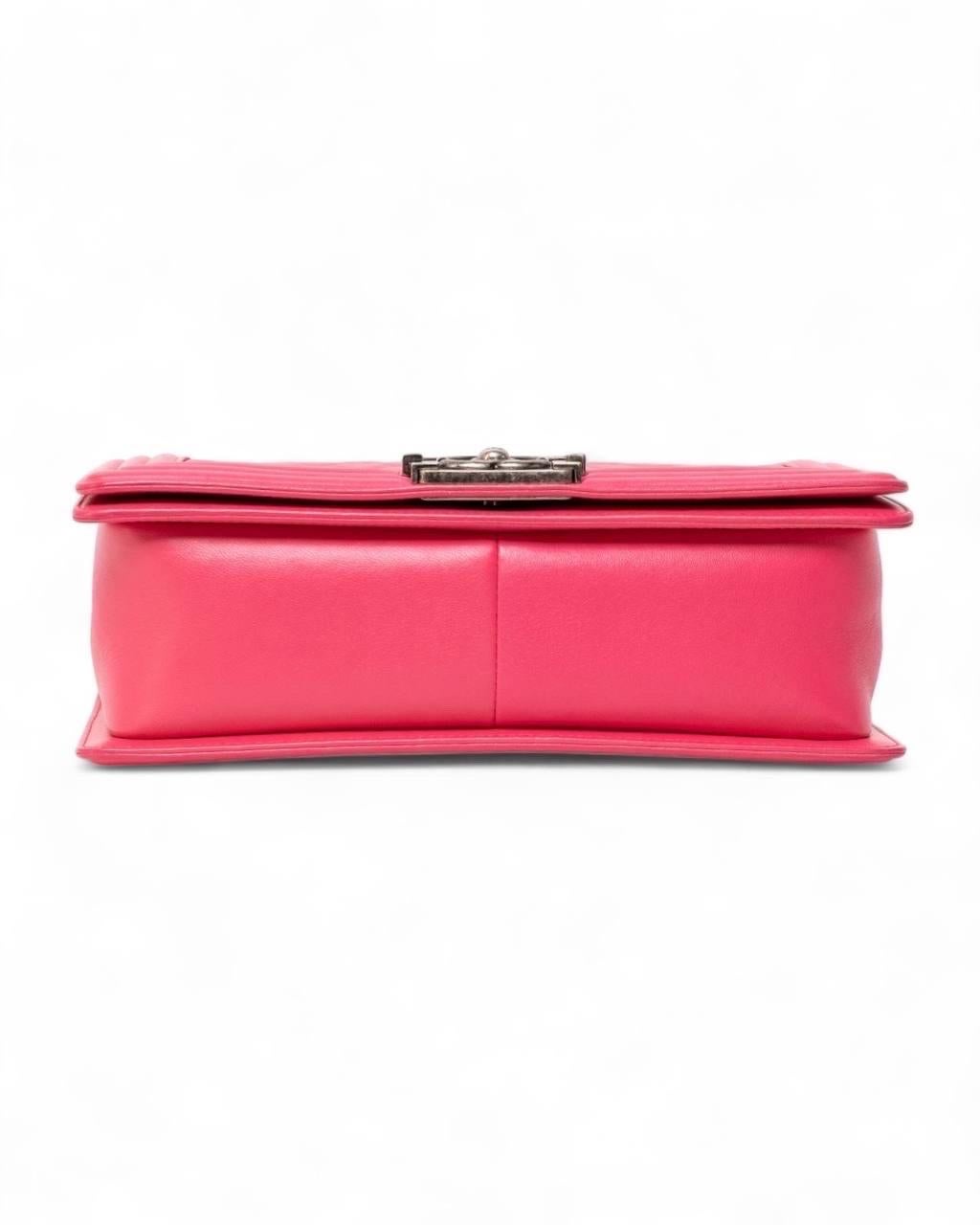 Borsa A Spalla E A Tracolla Chanel Boy Medium Trapuntata Fucsia For Sale 6