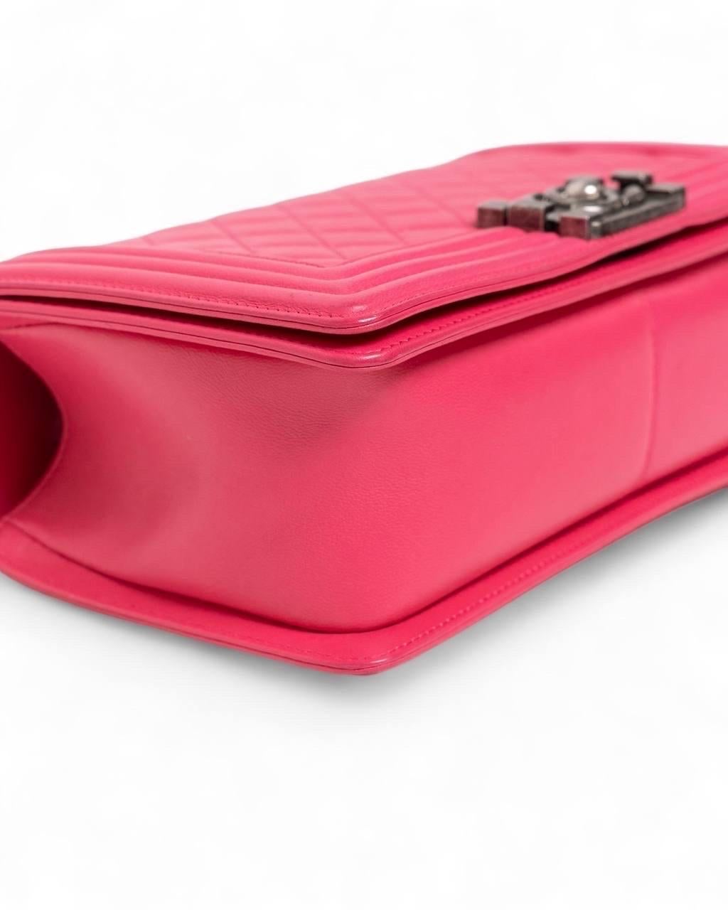 Borsa A Spalla E A Tracolla Chanel Boy Medium Trapuntata Fucsia For Sale 7