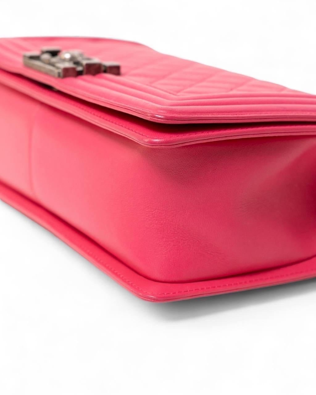 Borsa A Spalla E A Tracolla Chanel Boy Medium Trapuntata Fucsia For Sale 8
