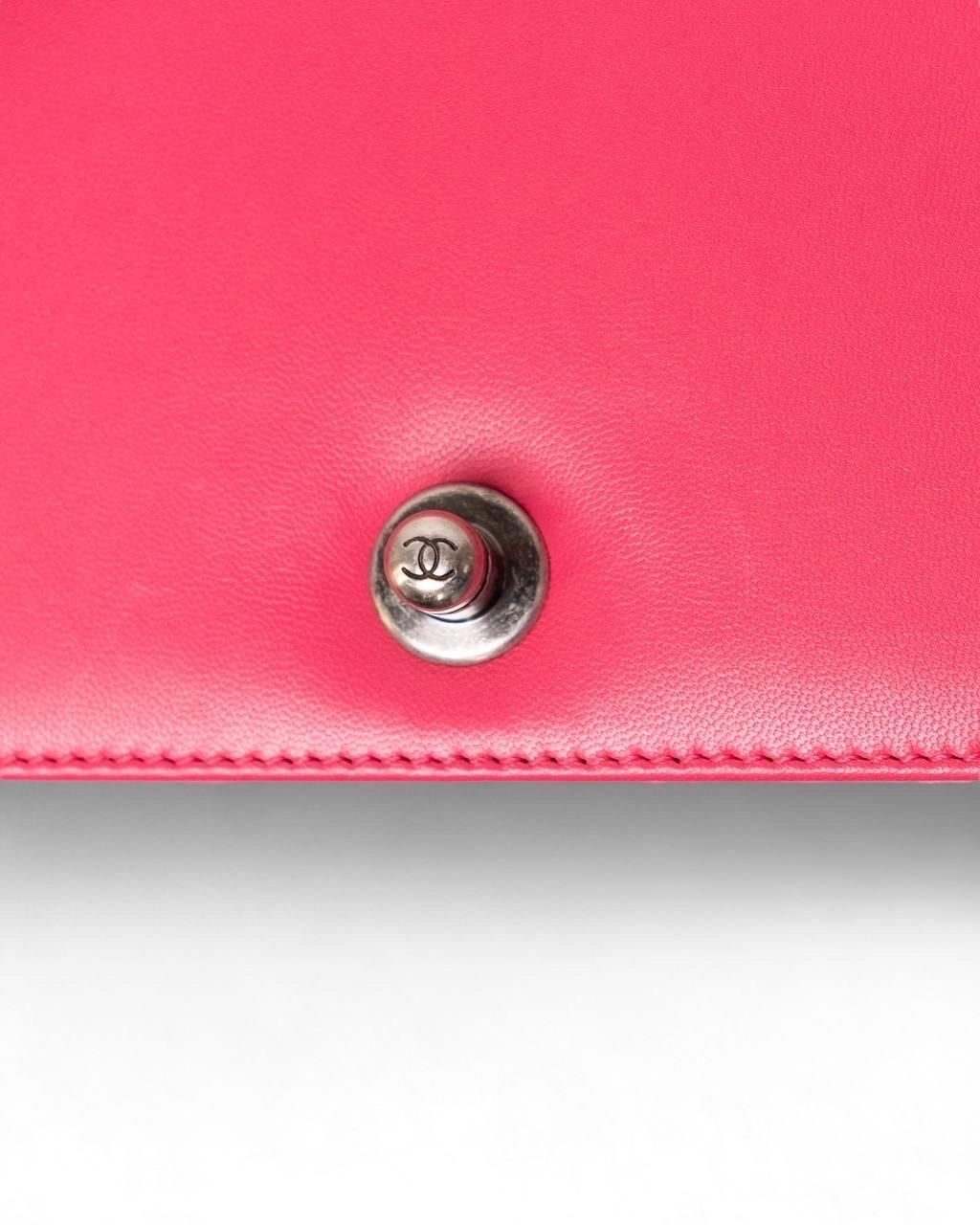 Borsa A Spalla E A Tracolla Chanel Boy Medium Trapuntata Fucsia For Sale 9