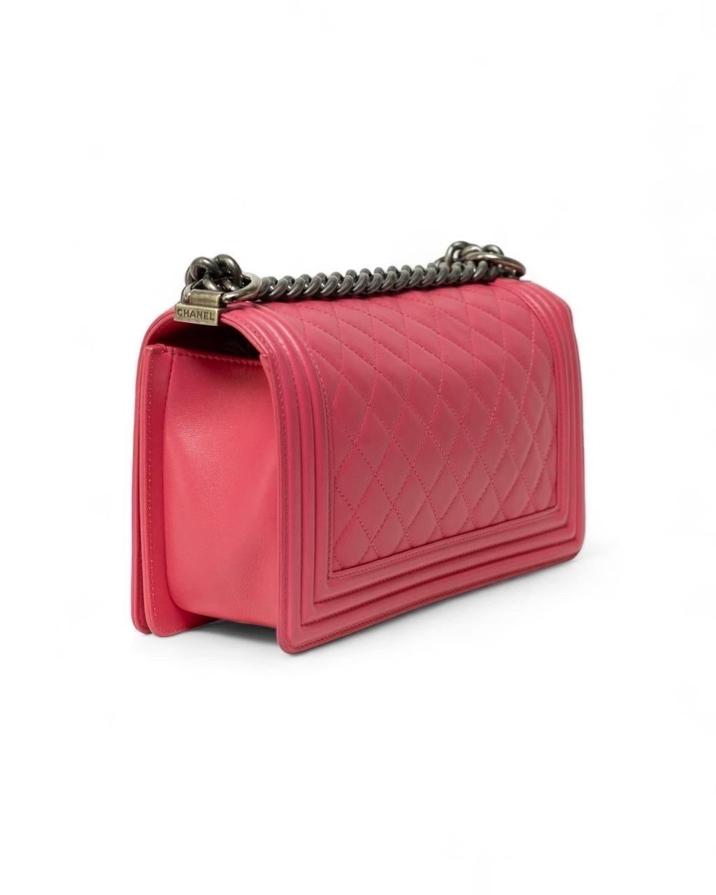 Pink Borsa A Spalla E A Tracolla Chanel Boy Medium Trapuntata Fucsia For Sale