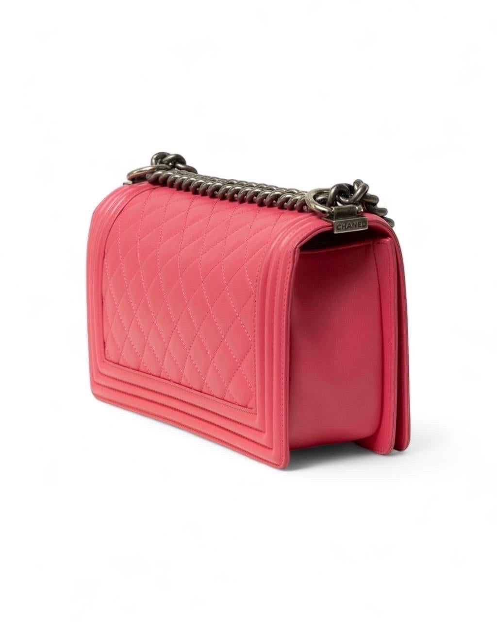 Borsa A Spalla E A Tracolla Chanel Boy Medium Trapuntata Fucsia In Good Condition For Sale In Torre Del Greco, IT