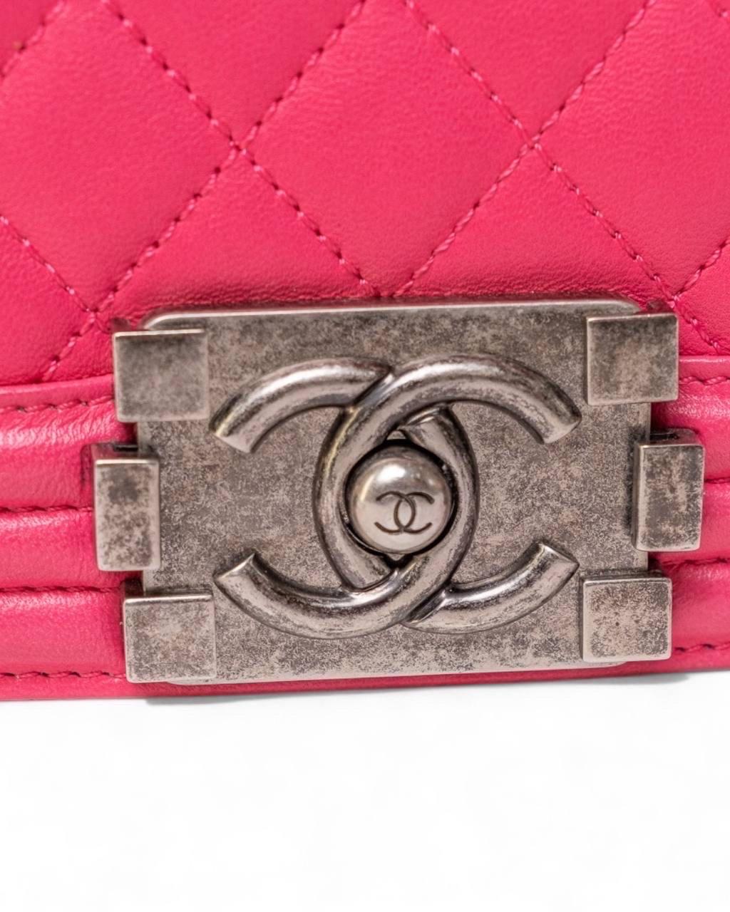 Borsa A Spalla E A Tracolla Chanel Boy Medium Trapuntata Fucsia For Sale 2