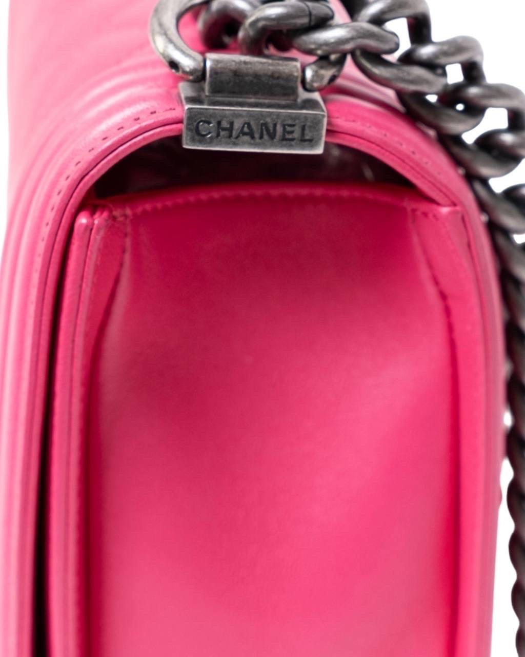 Borsa A Spalla E A Tracolla Chanel Boy Medium Trapuntata Fucsia For Sale 3