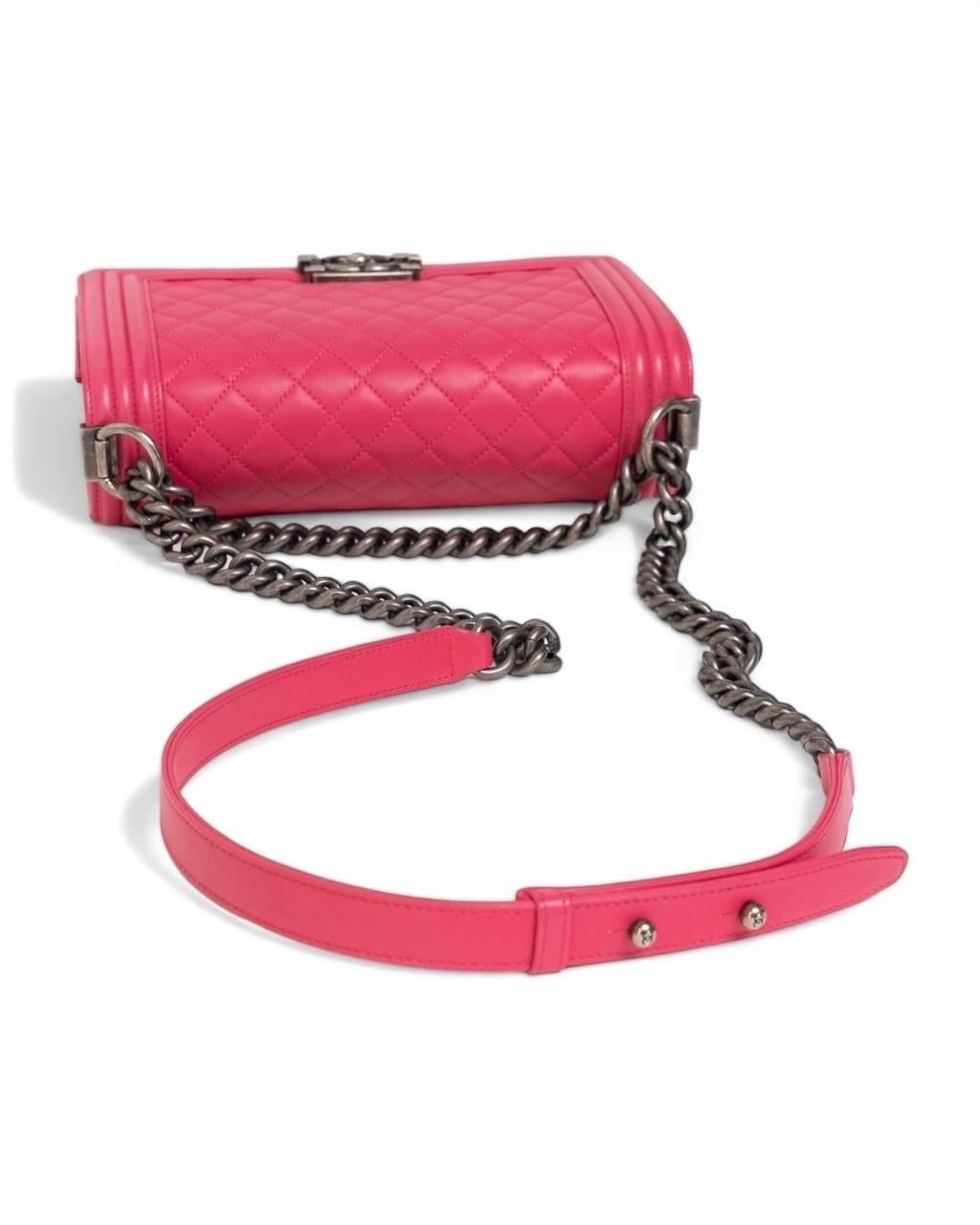 Borsa A Spalla E A Tracolla Chanel Boy Medium Trapuntata Fucsia For Sale 4