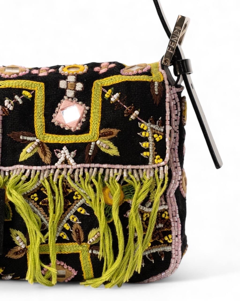 borsa-a-spalla-fendi-baguette-in-embroidered-tweed-nera-for-sale-at-1stdibs