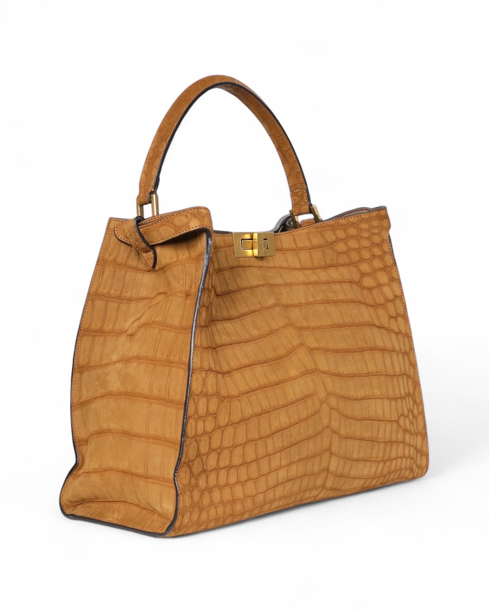 Borsa a Spalla Fendi Peekaboo Medium Cocco Gialla In Excellent Condition In Torre Del Greco, IT