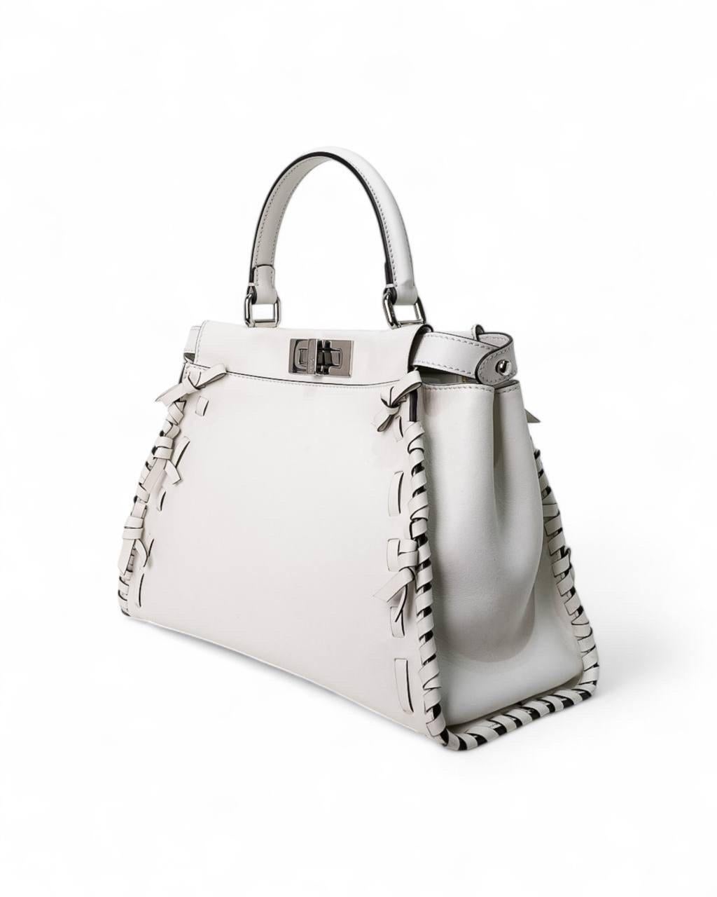 Borsa a spalla Fendi Peekaboo Medium Fiocco Bianca In Good Condition For Sale In Torre Del Greco, IT