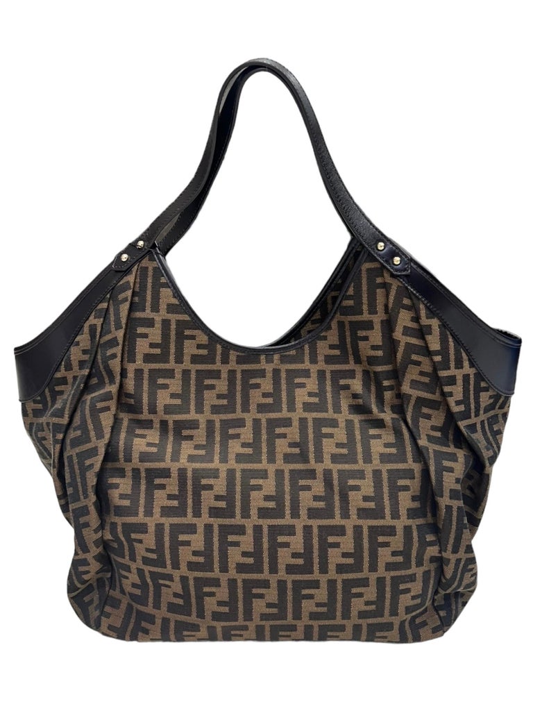 Borsa A Spalla Fendi Shopper Hobo FF Logomania in vendita su