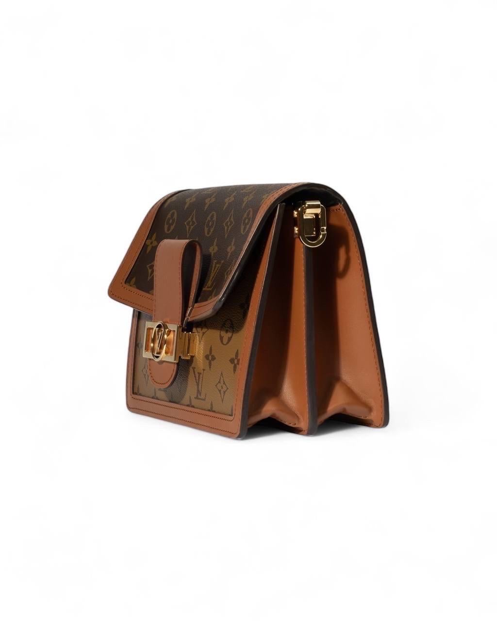 Borsa a spalla Louis Vuitton Dauphine MM Monogram Reverse In Excellent Condition For Sale In Torre Del Greco, IT