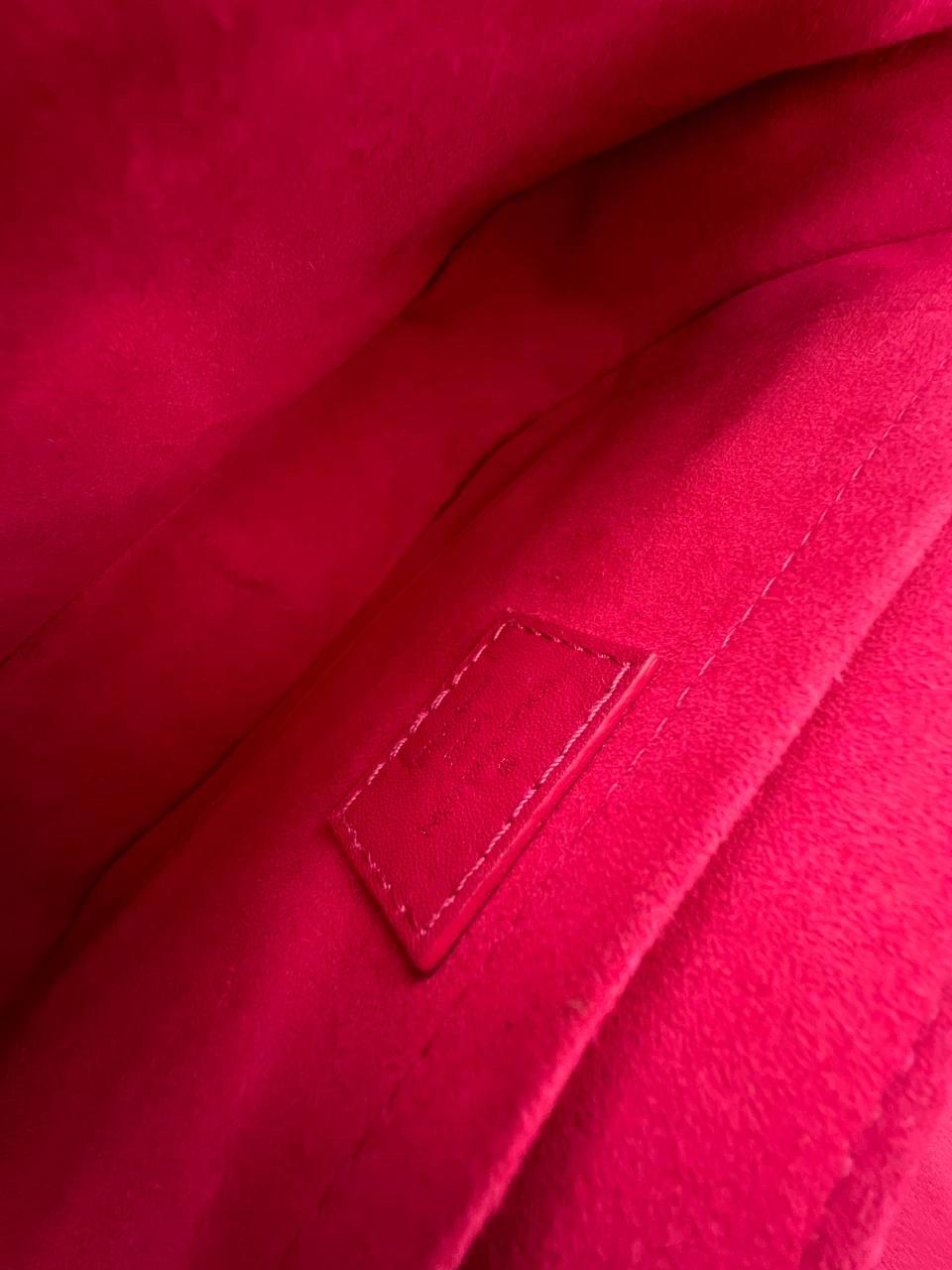 Borsa a spalla Louis Vuitton New Wave MM Fragola For Sale 10