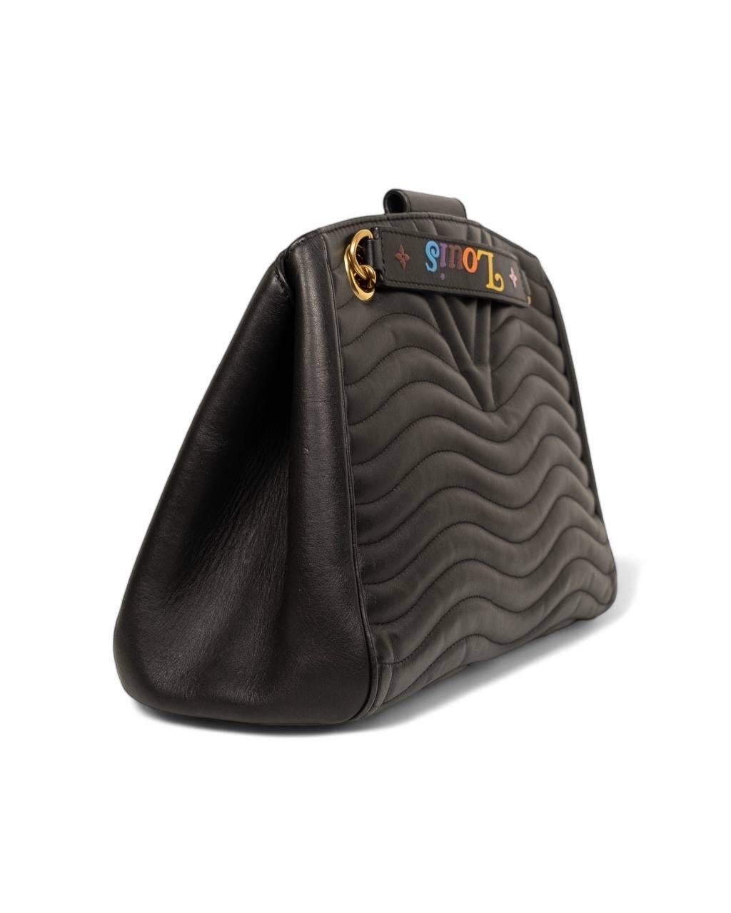 Borsa a spalla Louis Vuitton Shopper New Wave Chain GM Nera in vendita 3