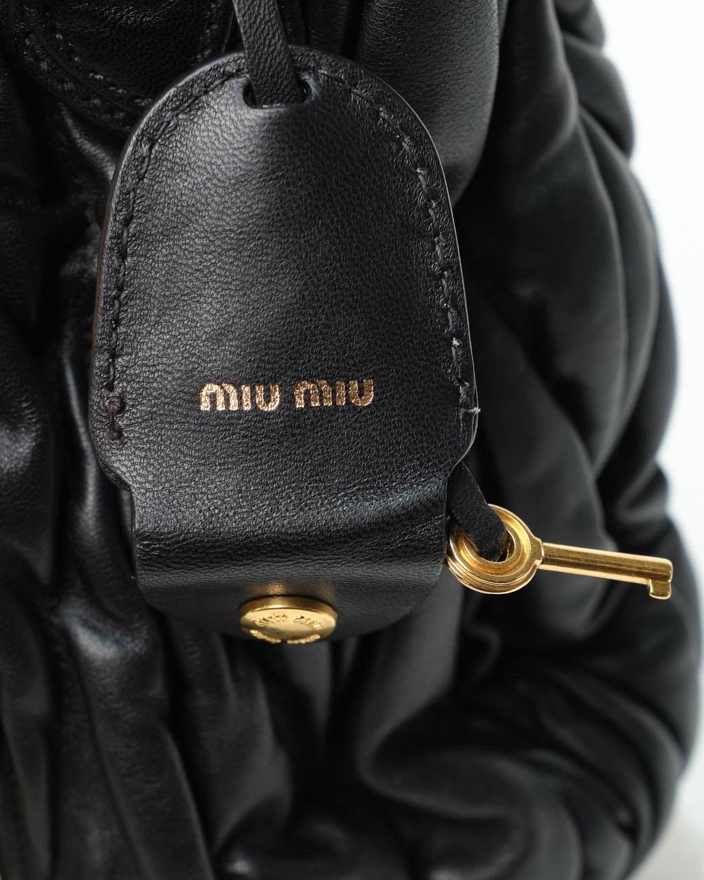 Borsa a spalla Miu Miu Shopper Small Groffata Nera 11