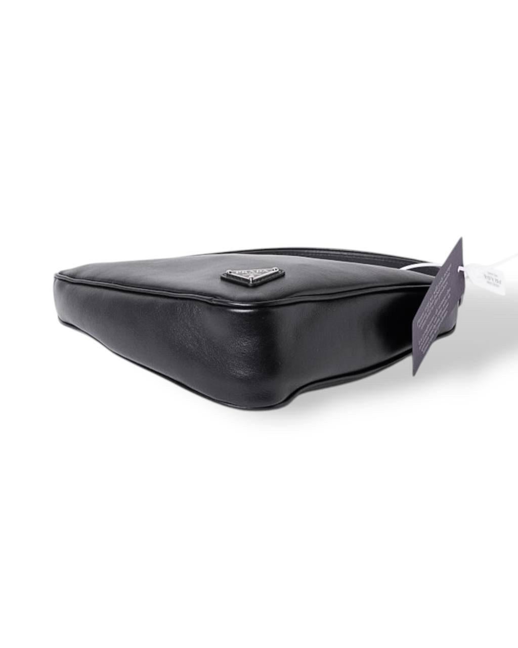 Borsa A Spalla Prada Triangle Logo Nero For Sale 9