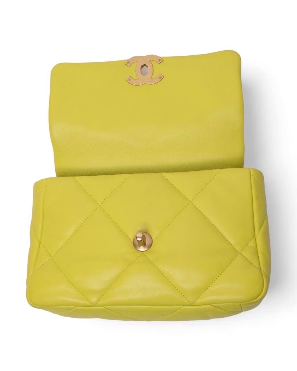 Borsa A Tracolla Chanel 19 Small Verde Fluo For Sale 6