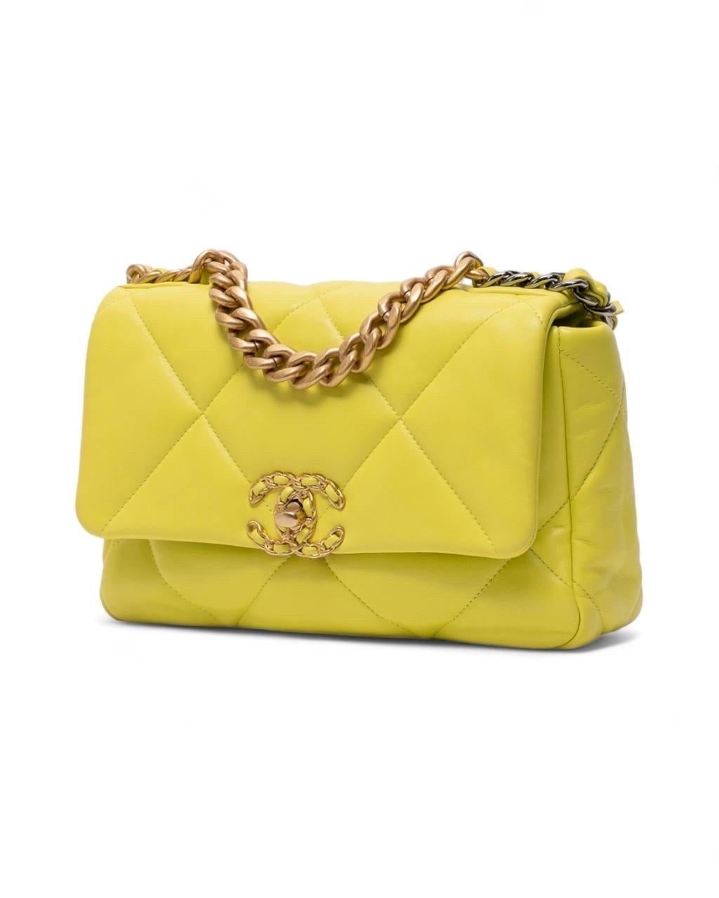 Borsa A Tracolla Chanel 19 Small Verde Fluo In Good Condition For Sale In Torre Del Greco, IT