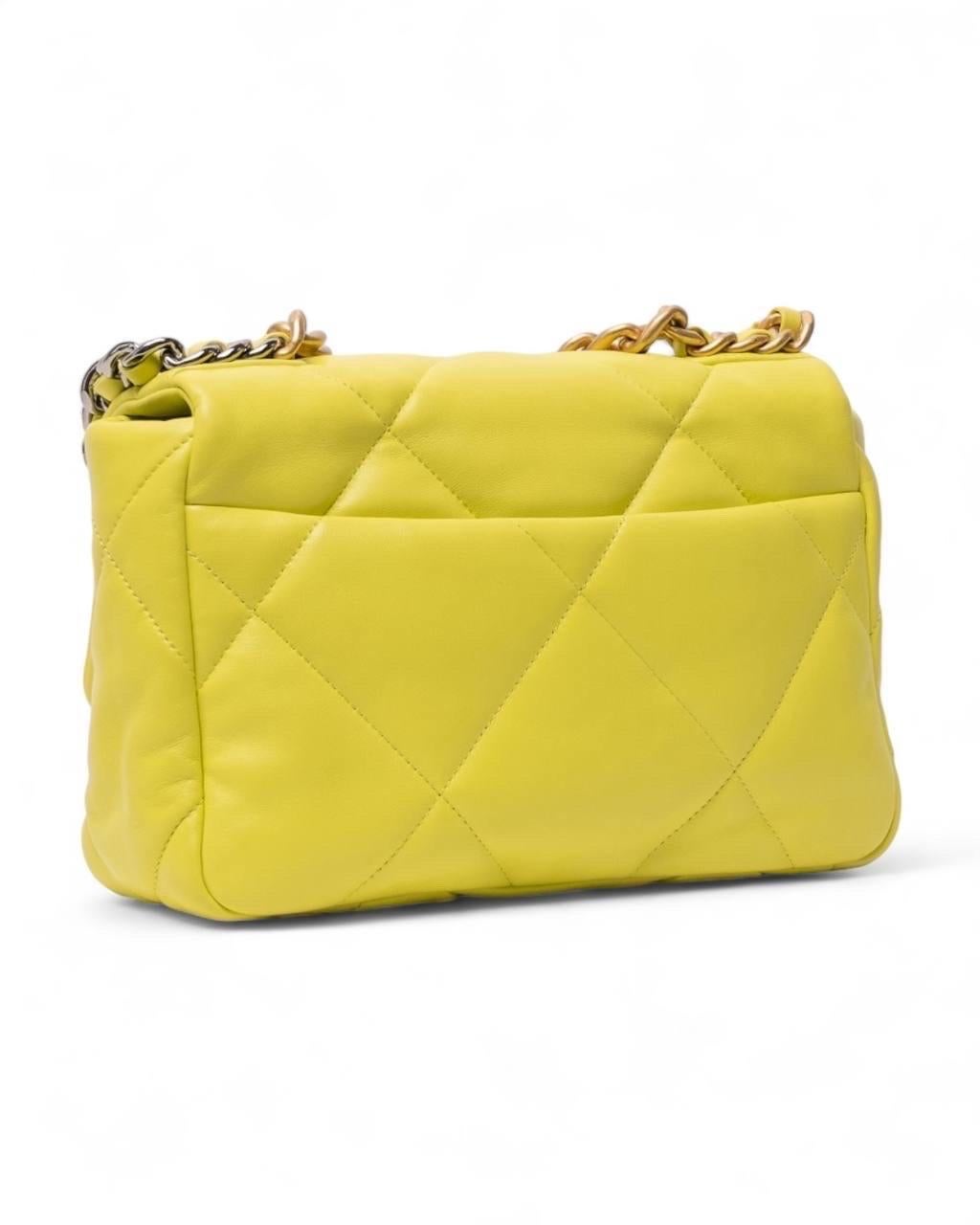 Borsa A Tracolla Chanel 19 Small Verde Fluo For Sale 1