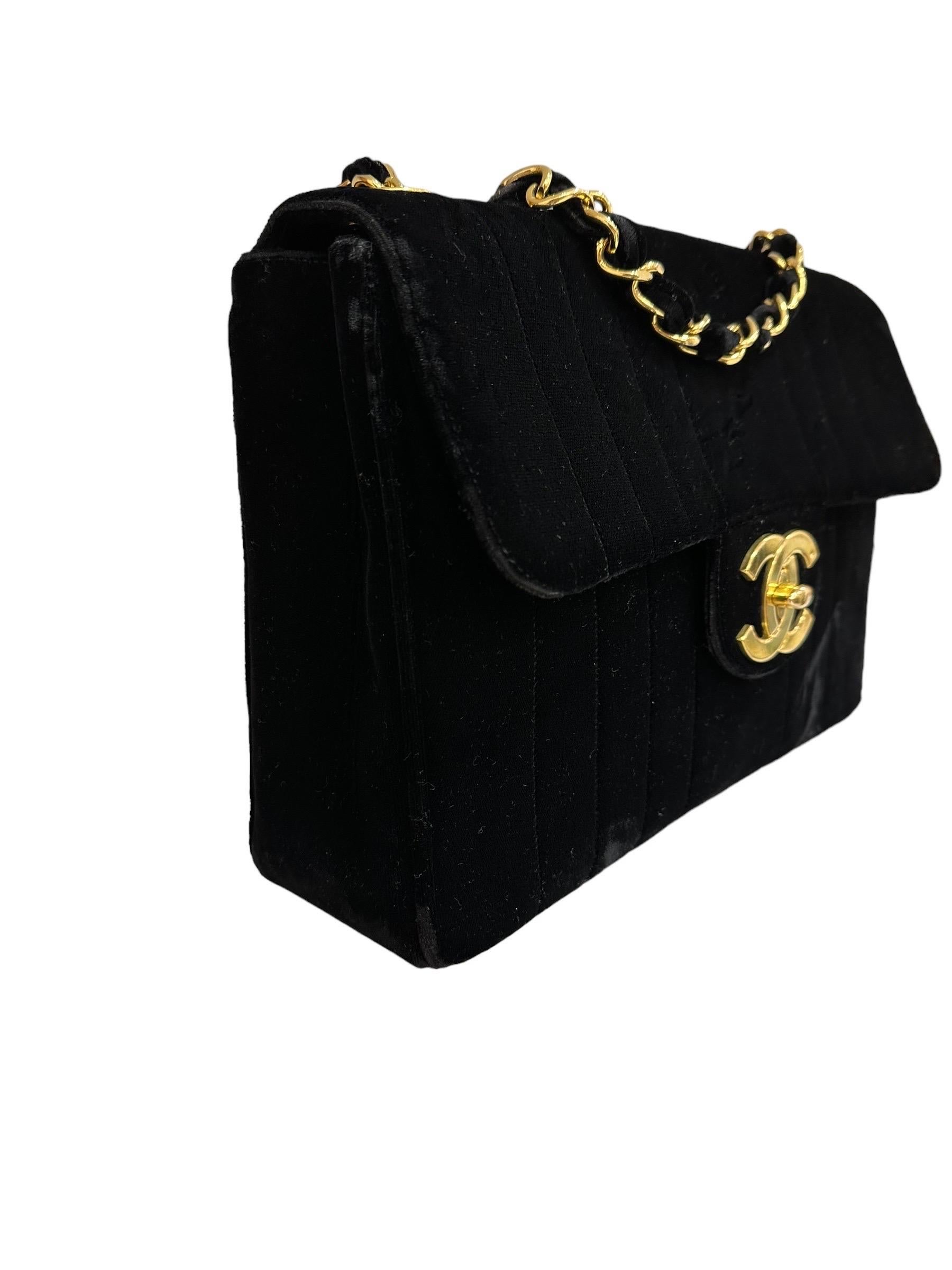 Borsa A Tracolla Chanel Jumbo Classic Flap Velluto Nero 1994-1996 In Good Condition For Sale In Torre Del Greco, IT