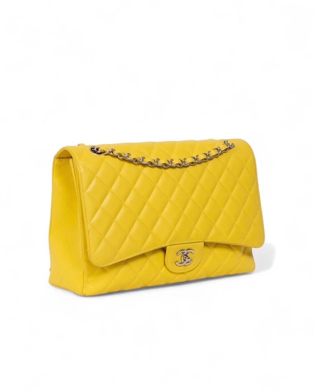 Yellow Borsa A Tracolla Chanel Maxi Jumbo Timeless Caviar Gialla For Sale