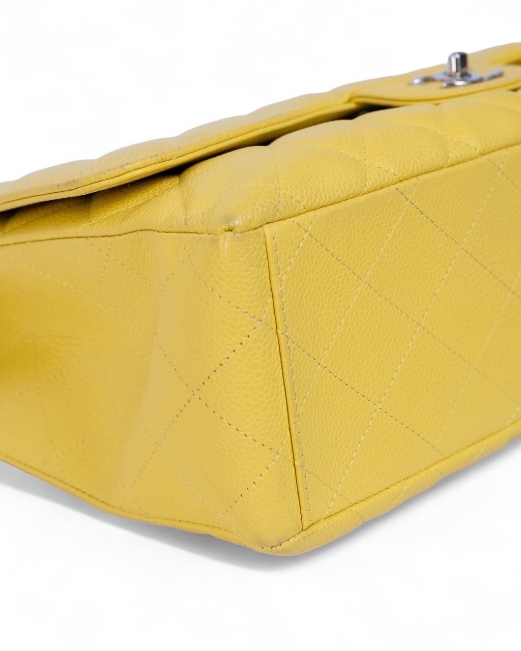 Borsa A Tracolla Chanel Maxi Jumbo Timeless Caviar Gialla For Sale 3