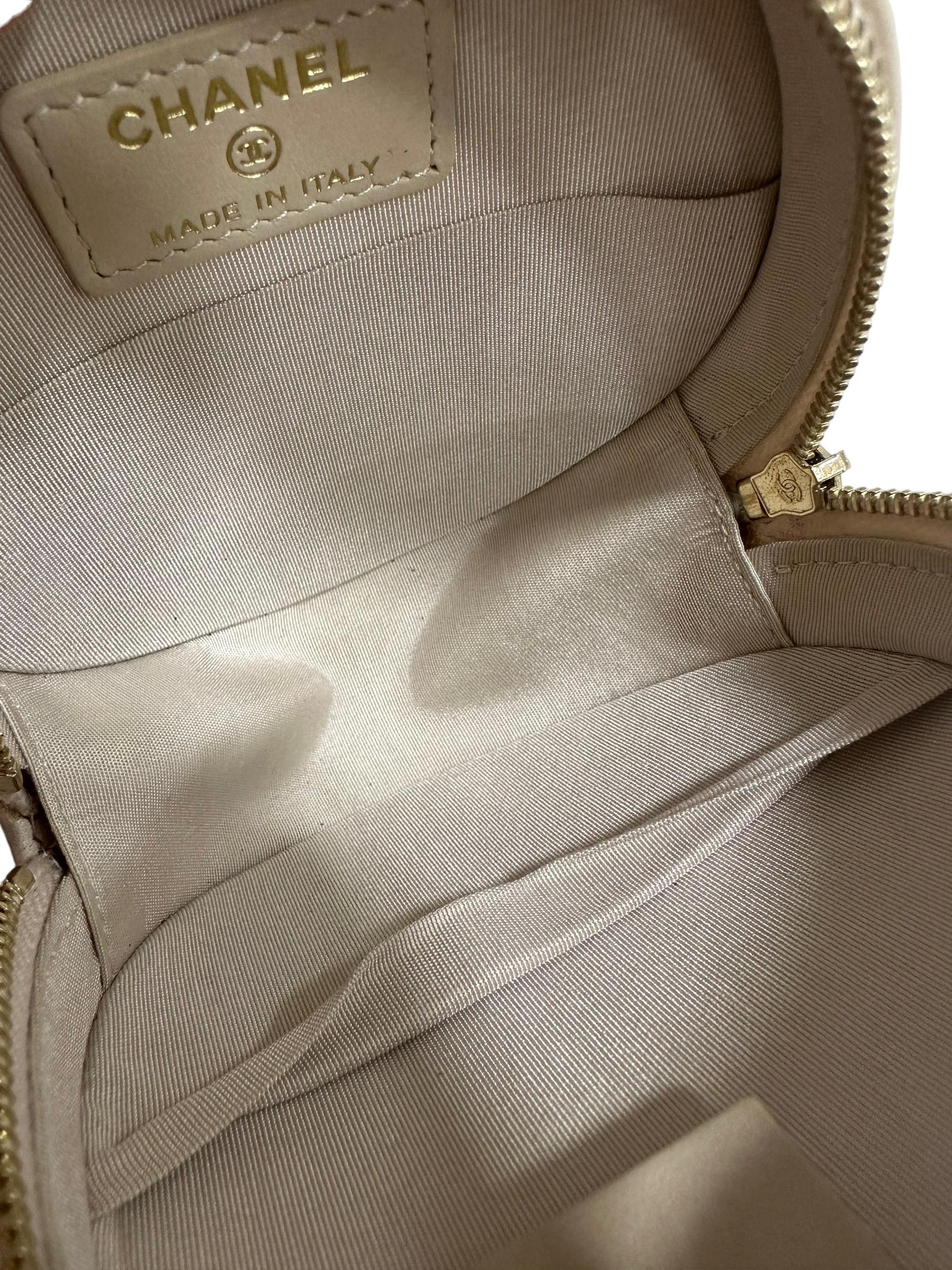Borsa A Tracolla Chanel Borsa rotonda Beige 2020 in vendita 3