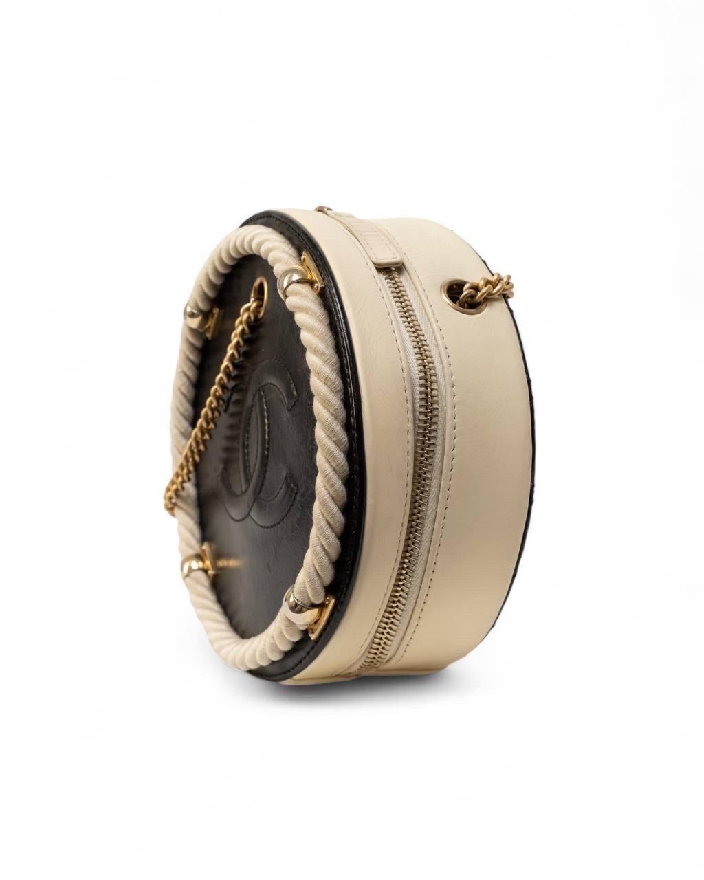 Borsa a Tracolla Chanel Round Bag Bicolor In Good Condition For Sale In Torre Del Greco, IT