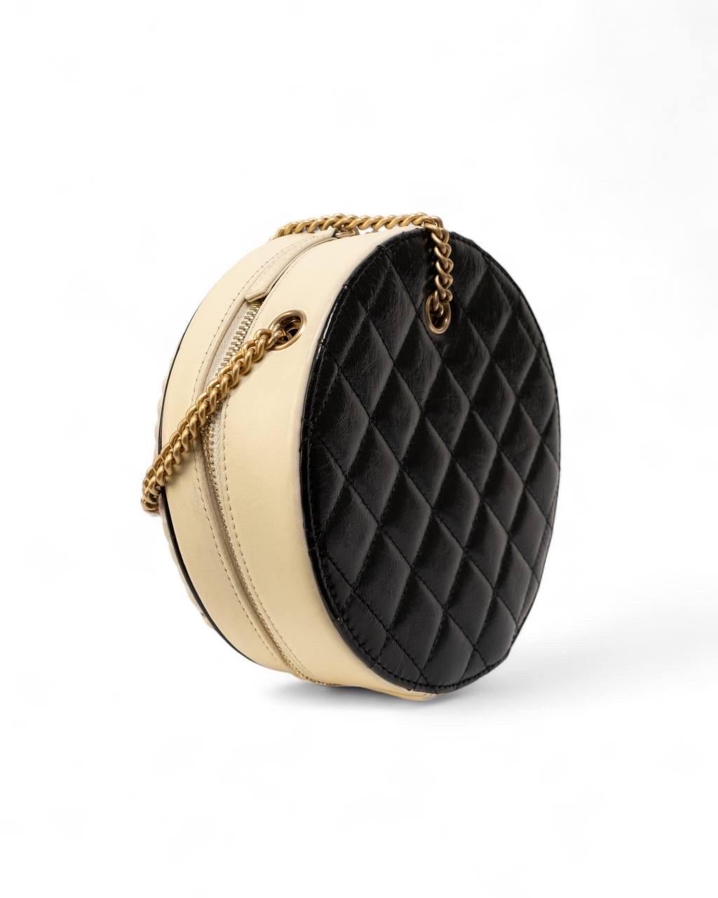 Borsa a Tracolla Chanel Round Bag Bicolor For Sale 3