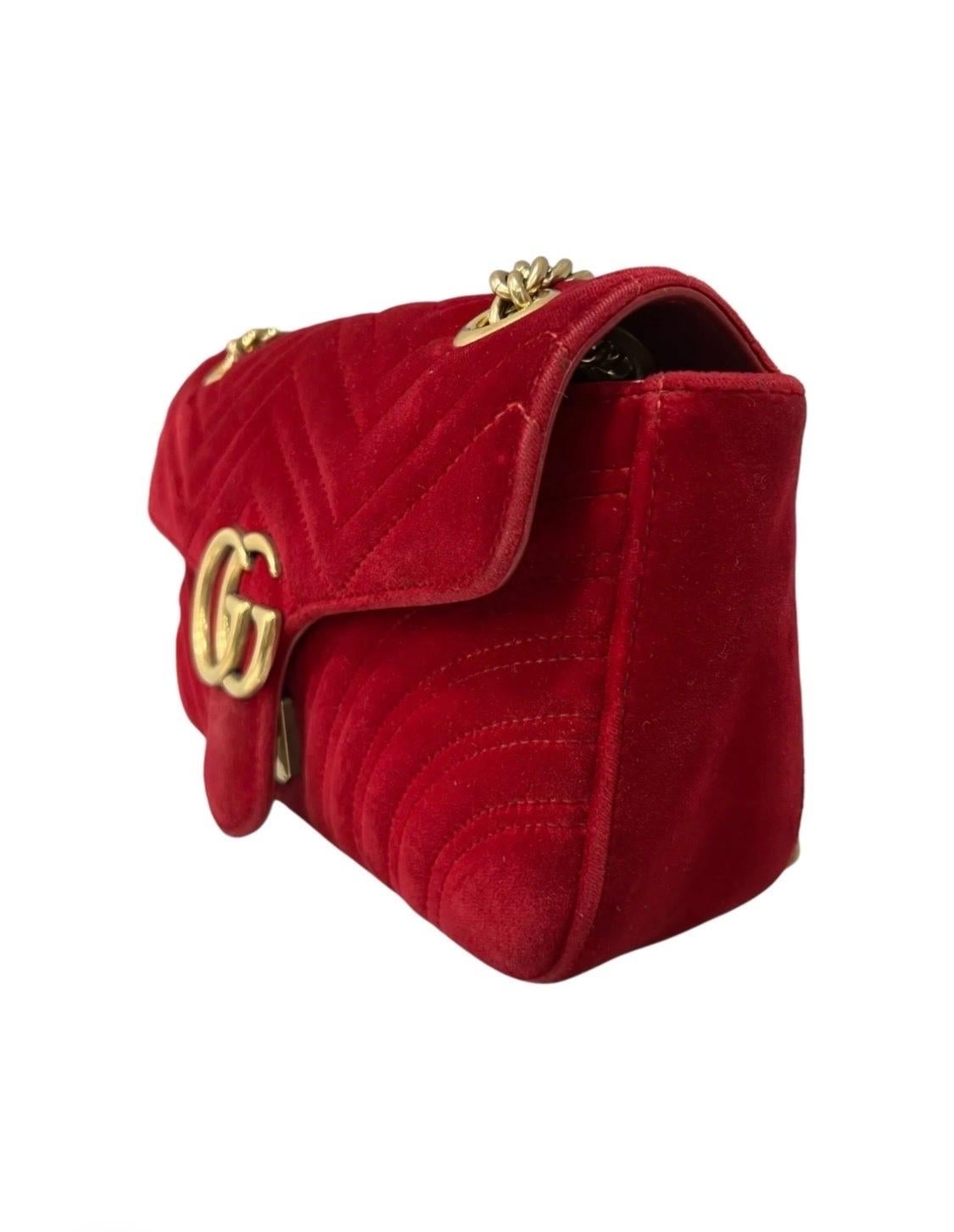 Borsa A Tracolla Gucci Marmont 26 Velluto Rossa Pour femmes en vente